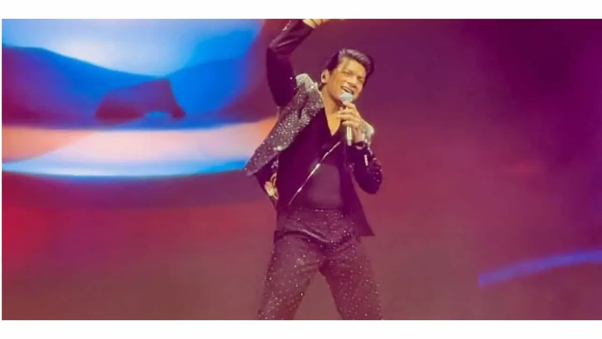 Shaan turns Michael Jackson as he recreates the King of Pop’s iconic moonwalk at Dubai concert